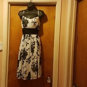 Woman's white/black Print chiffon mini sundress